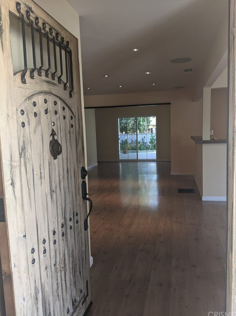 17647 Calvert St, Van Nuys, CA 91316