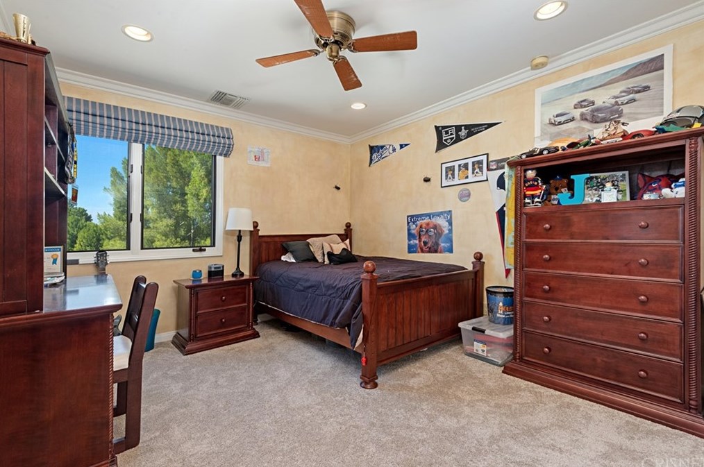 4039 Nogales Dr, Los Angeles CA  91356-5004 exterior