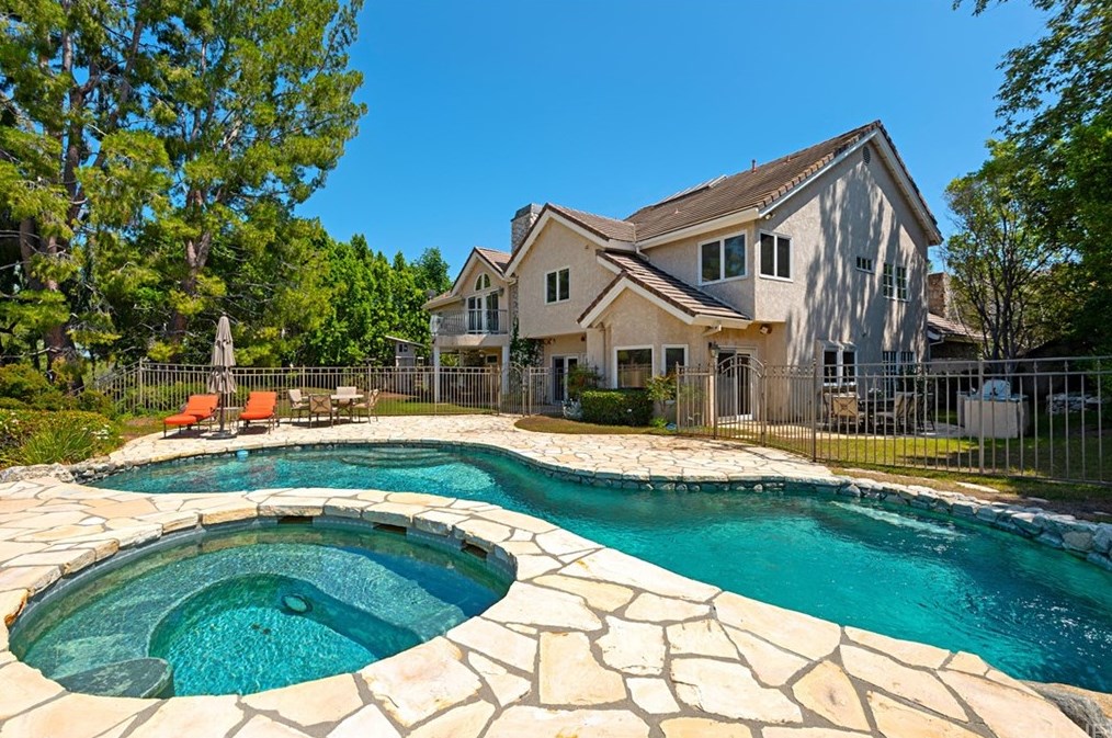 4039 Nogales Dr, Los Angeles CA  91356-5004 exterior