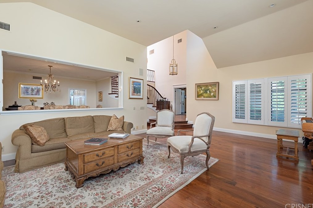 4039 Nogales Dr, Los Angeles CA  91356-5004 exterior