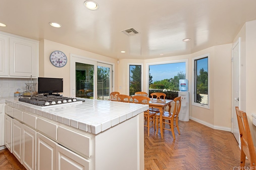 4039 Nogales Dr, Los Angeles CA  91356-5004 exterior