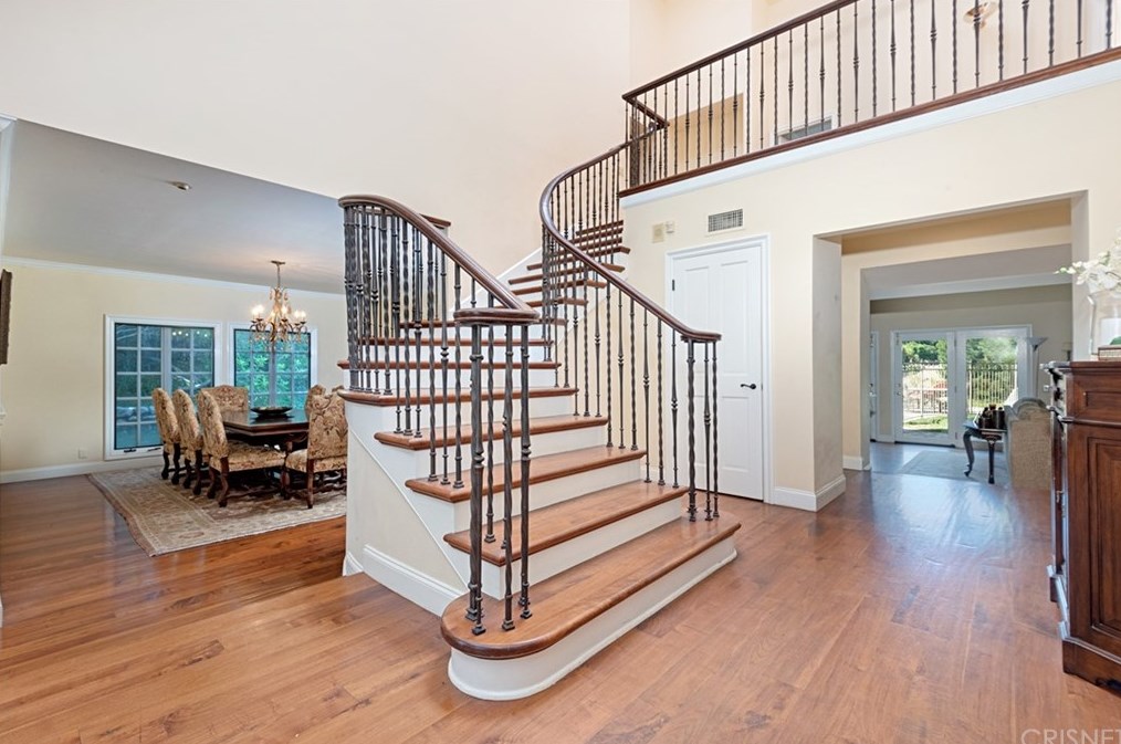 4039 Nogales Dr, Los Angeles CA  91356-5004 exterior