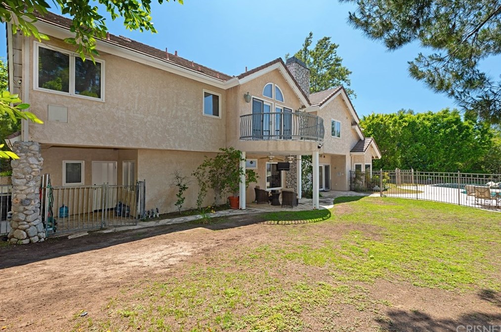4039 Nogales Dr, Los Angeles CA  91356-5004 exterior