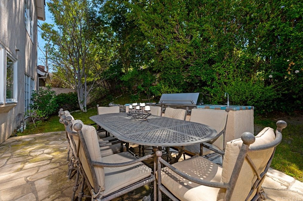 4039 Nogales Dr, Los Angeles CA  91356-5004 exterior