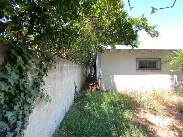 15050 Wyandotte St, Van Nuys, CA 91405