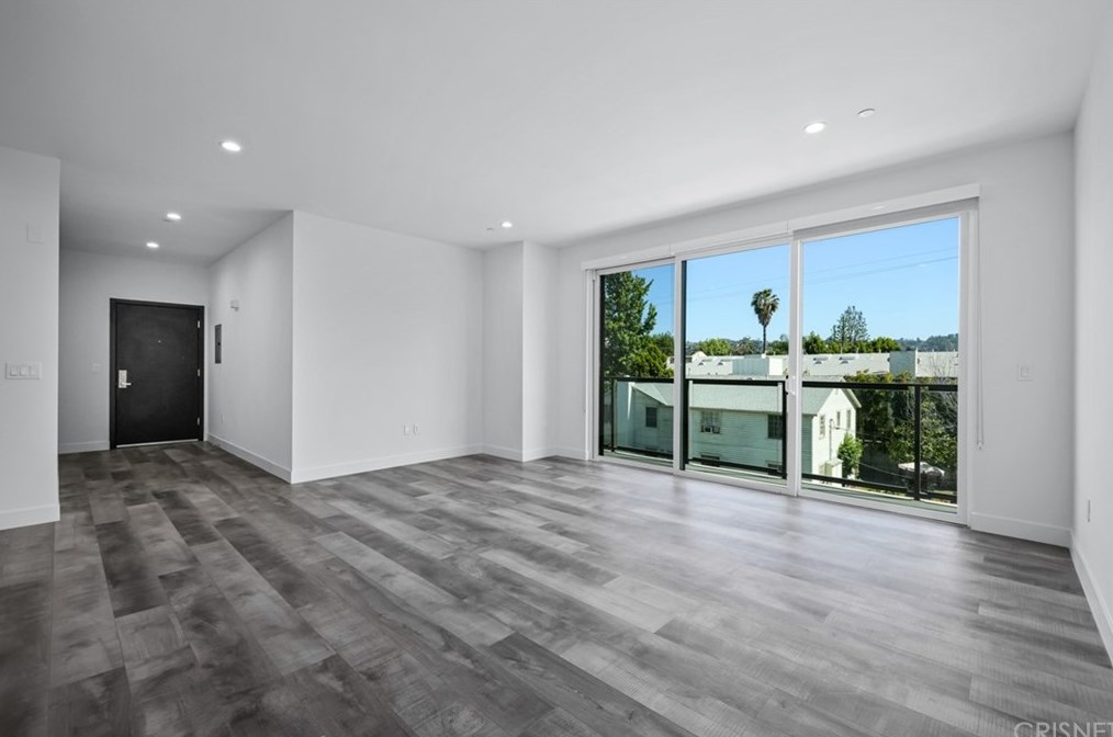 12905 Landale St #301, North Hollywood, CA 91604