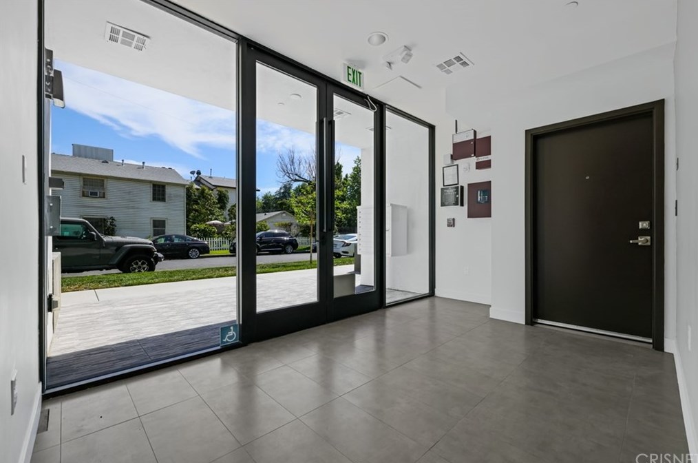 12905 Landale St #303, North Hollywood, CA 91604