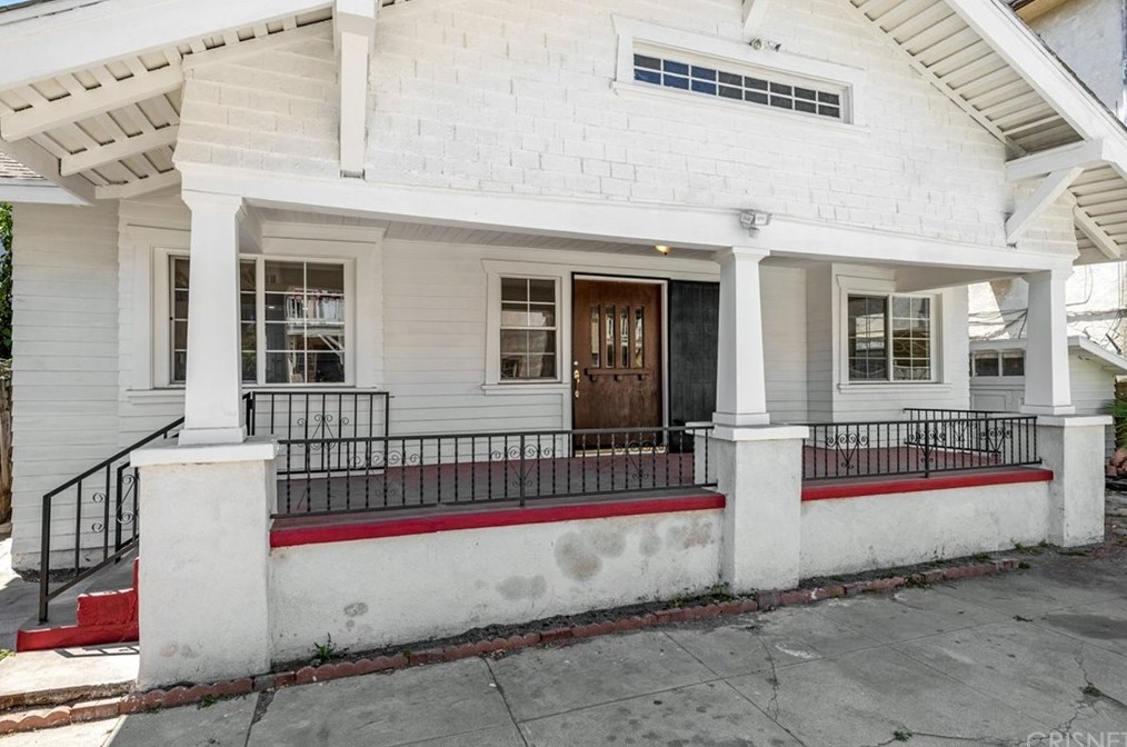 521 Heliotrope Dr, Los Angeles CA  90004-2905 exterior