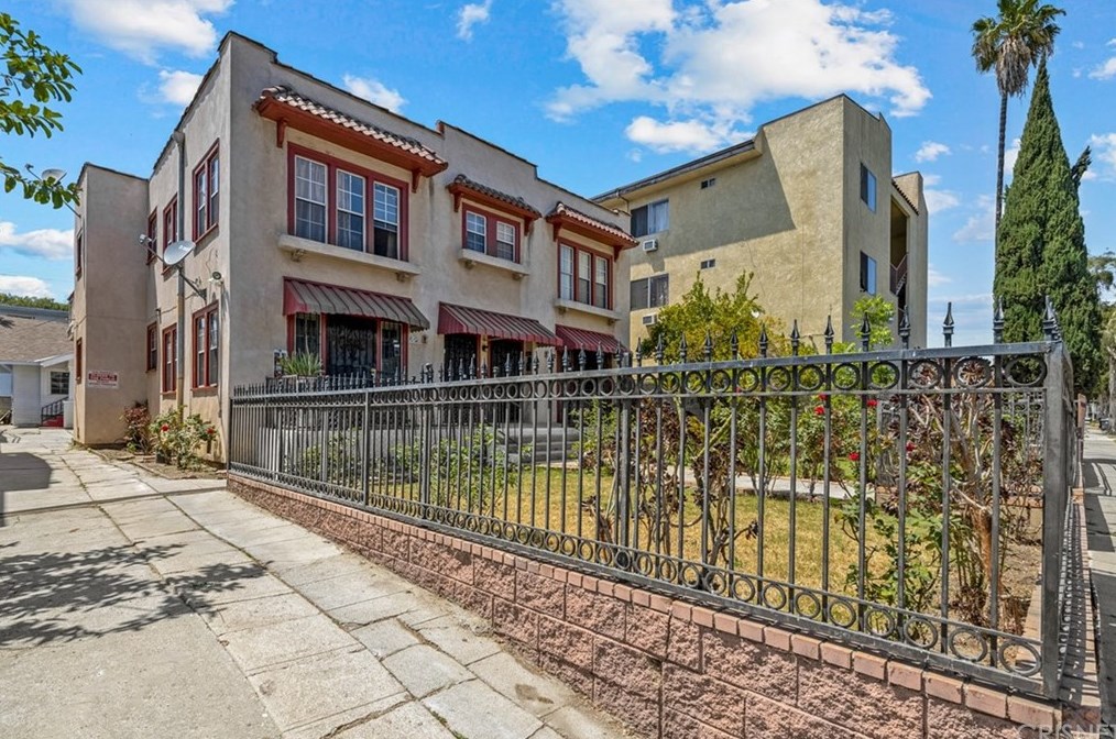 521 Heliotrope Dr, Los Angeles CA  90004-2905 exterior