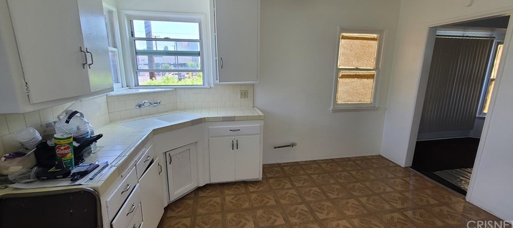 10817 Western Ave, Los Angeles, CA 90047-4631