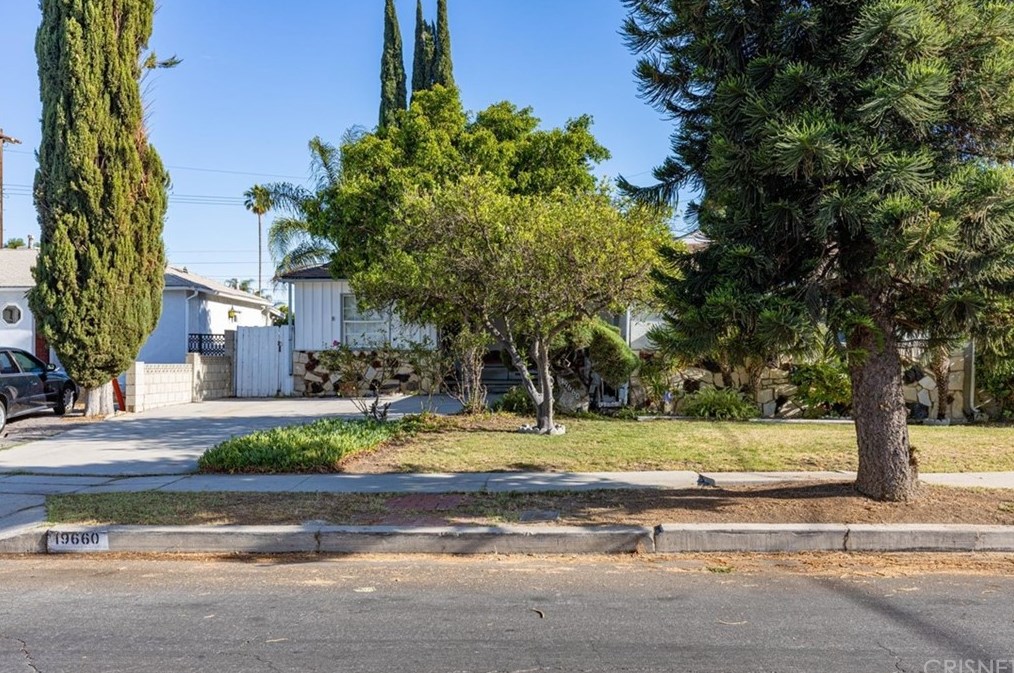 19660 Kittridge St, Los Angeles, CA 91335-4912