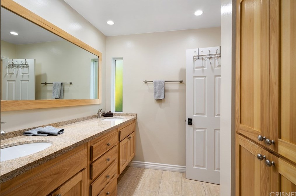 38 Meadowlark Ln, Calabasas CA  91377-1017 exterior