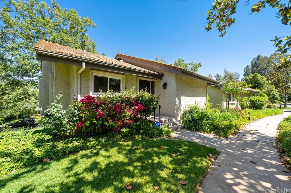 38 Meadowlark Ln, Calabasas, CA 91377