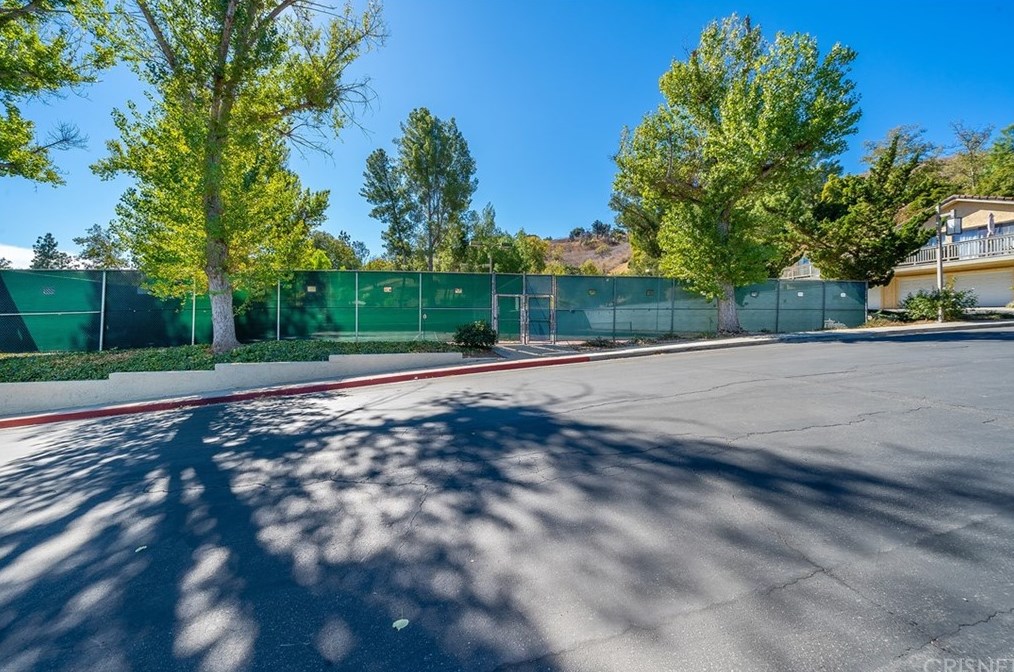 38 Meadowlark Ln, Calabasas CA  91377-1017 exterior