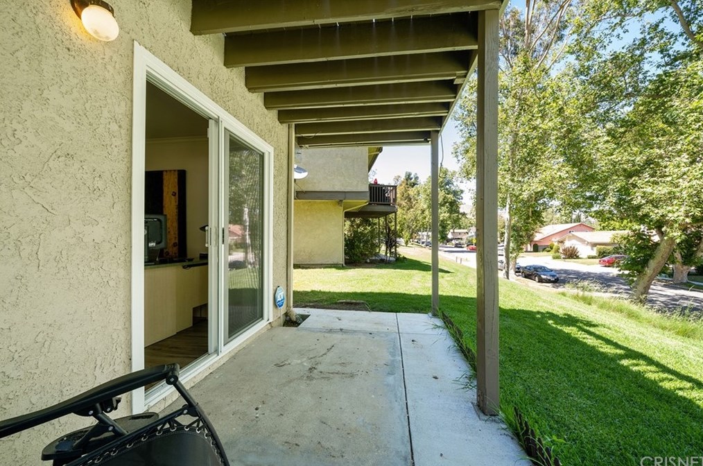 38 Meadowlark Ln, Calabasas CA  91377-1017 exterior