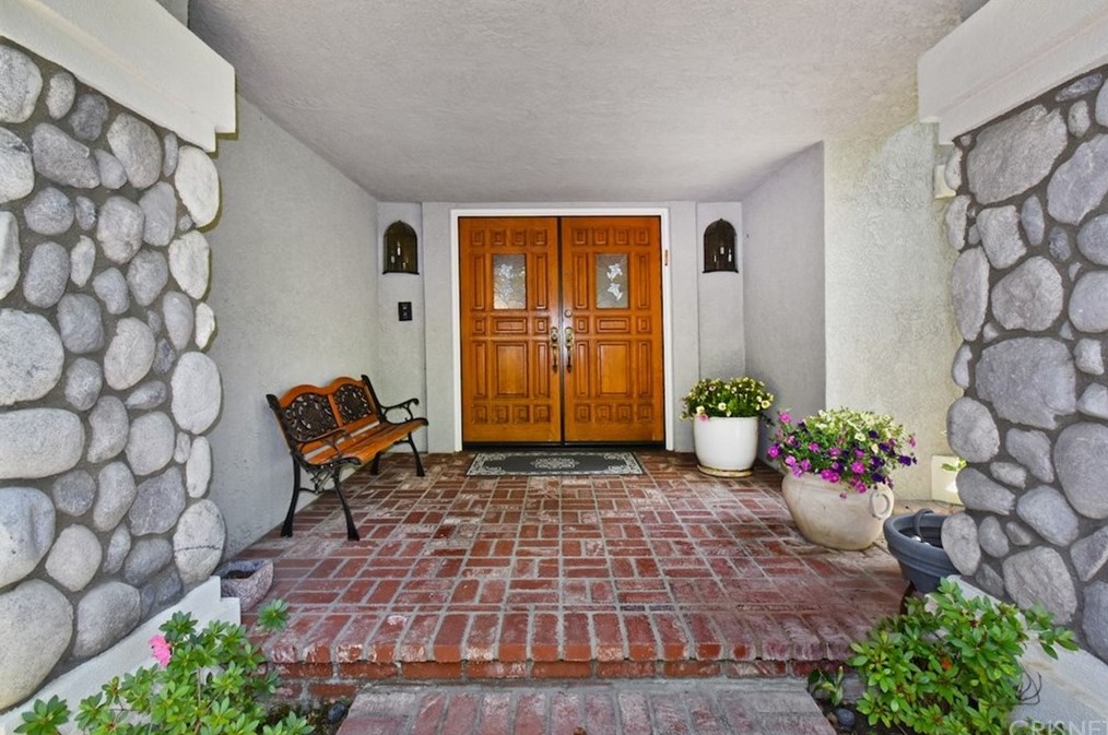 12458 Cascade Canyon Dr, San Fernando, CA 91344-1553