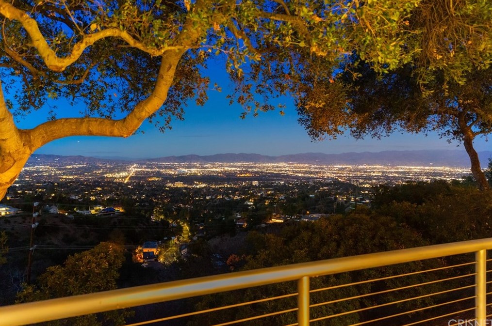 3111 Stone Oak Dr, Los Angeles CA  90049-1180 exterior