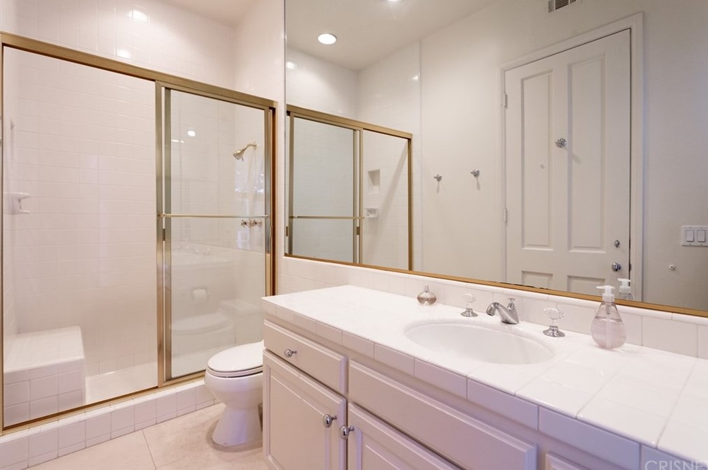 3111 Stone Oak Dr, Los Angeles CA  90049-1180 exterior