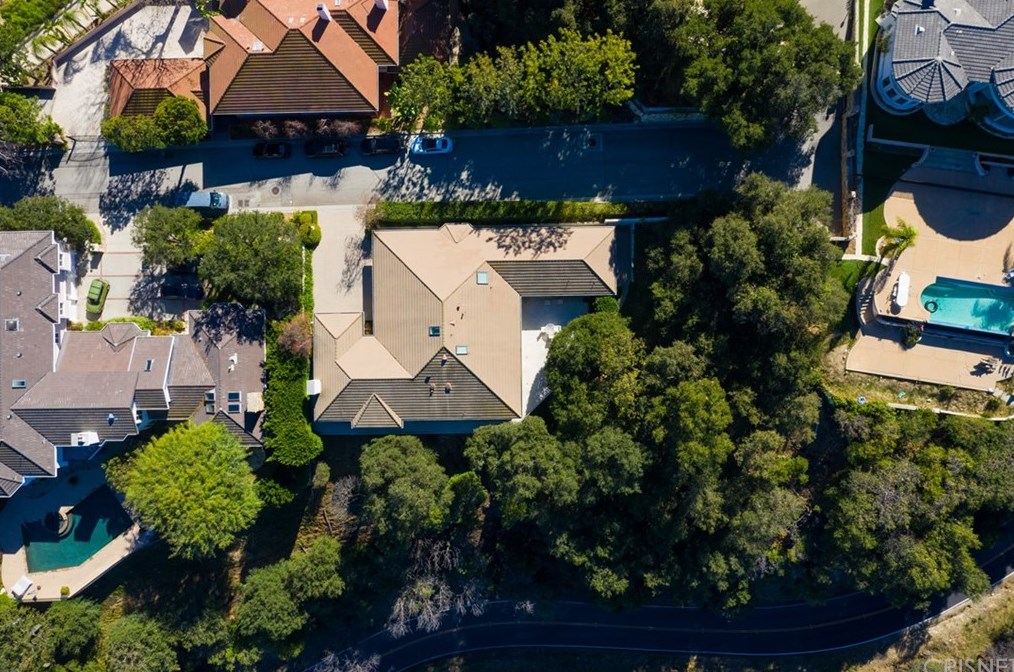 3111 Stone Oak Dr, Los Angeles CA  90049-1180 exterior