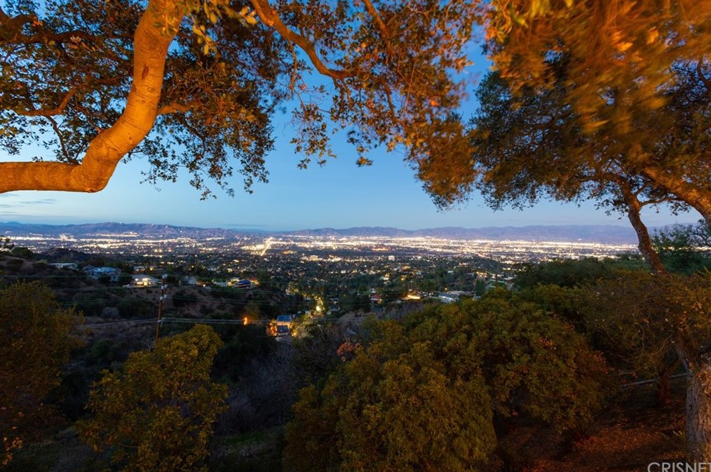 3111 Stone Oak Dr, Los Angeles CA  90049-1180 exterior