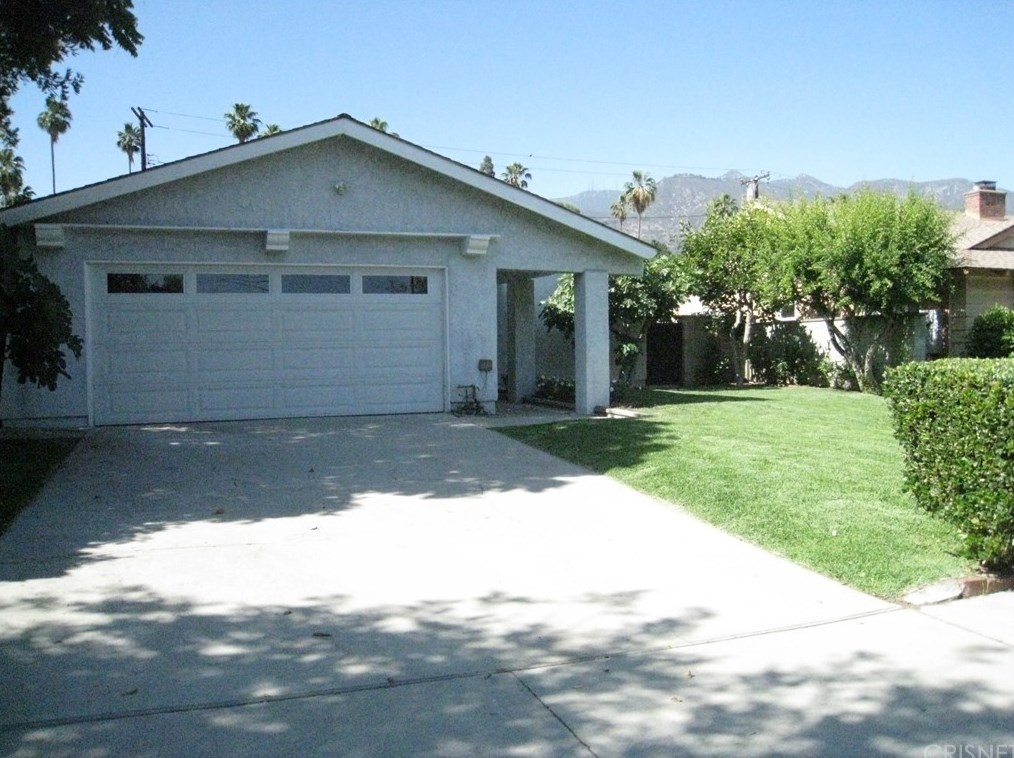 2155 Queensberry Rd, Pasadena, CA 91104