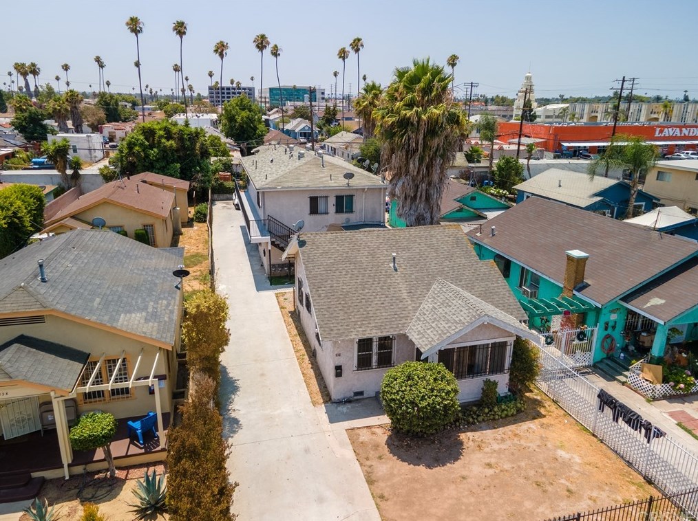 932 79th St, Los Angeles, CA 90001-2918