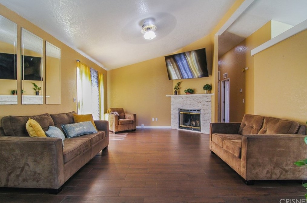 19763 Northcliff Dr, Santa Clarita, CA 91351