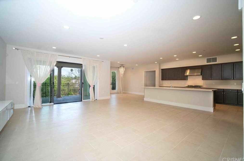 23500 Park Sorrento #d32, Calabasas, CA 91302