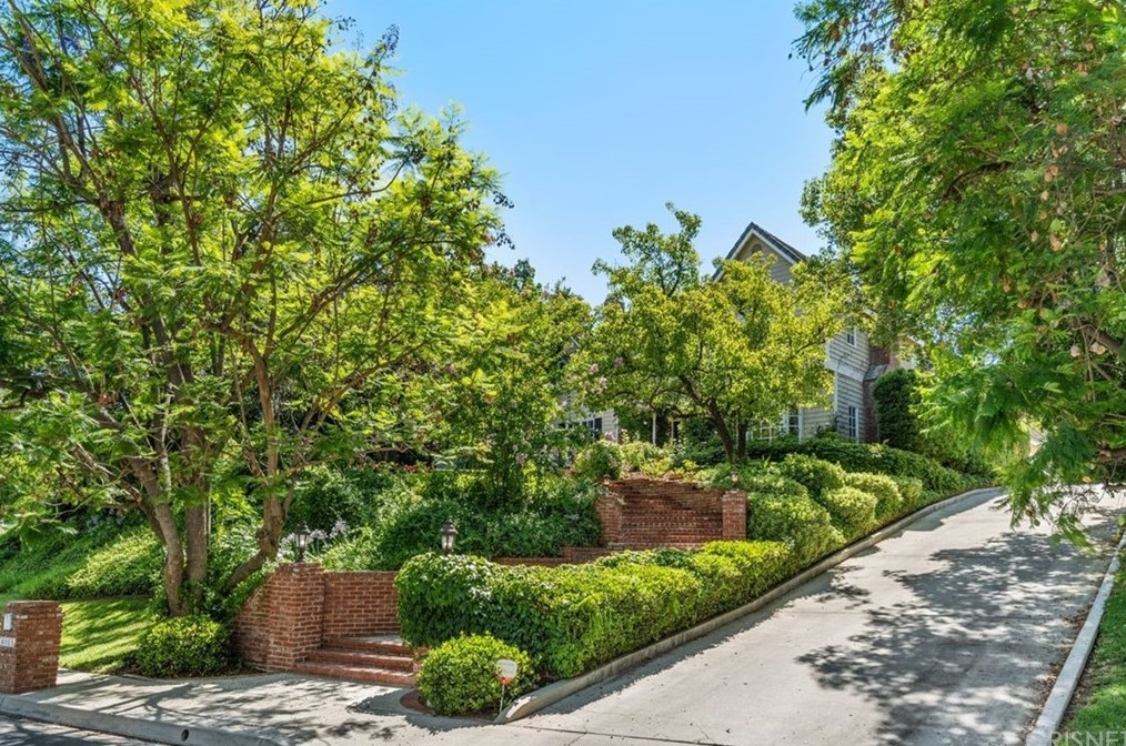 4155 Vicasa Dr, Calabasas, CA 91302