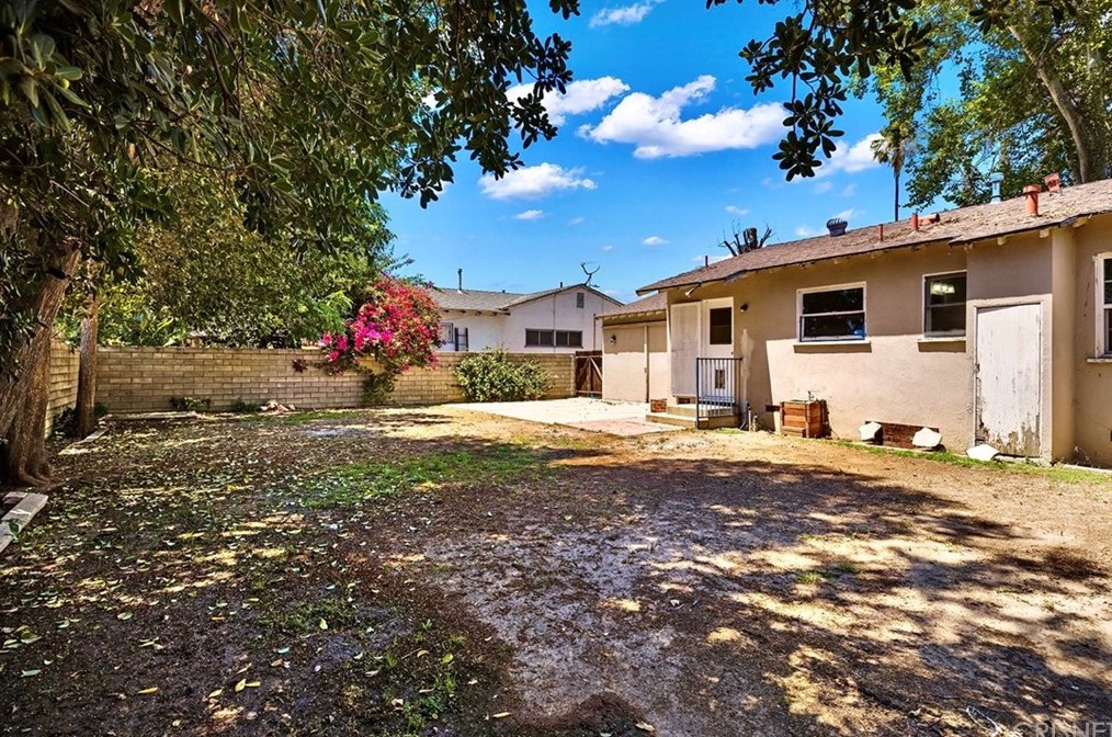 17942 Cohasset St, Los Angeles, CA 91335-3229