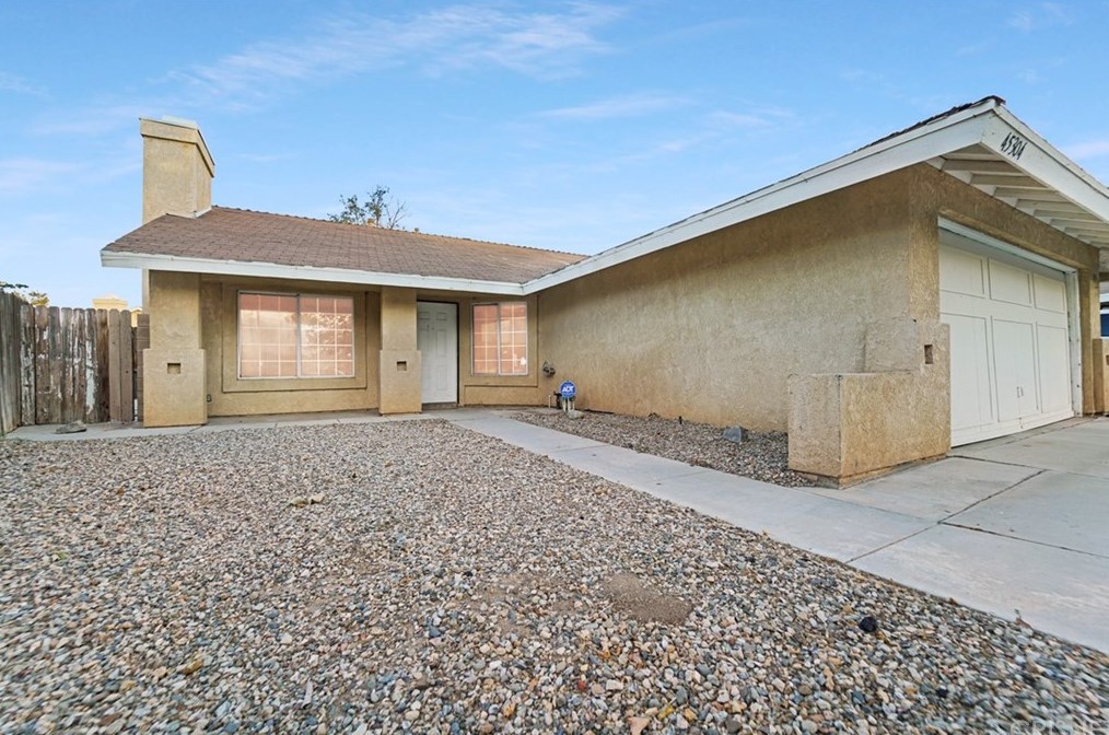 45304 Century Cir, Lancaster, CA 93535