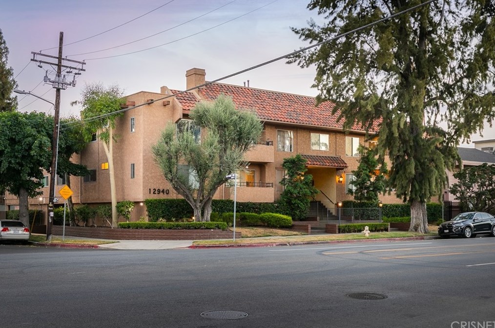 12940 Riverside Dr #204, Van Nuys, CA 91423