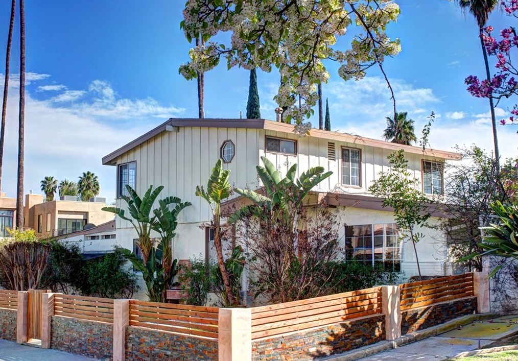 18700 Redwing St, Los Angeles, CA 91356