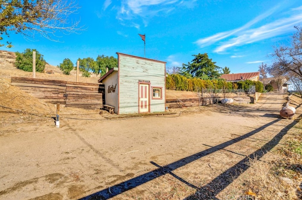 8545 Calva St, Palmdale CA  93551-7230 exterior