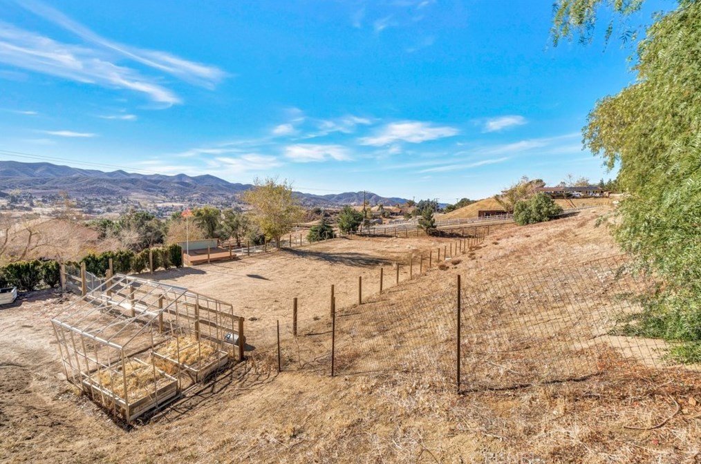 8545 Calva St, Palmdale CA  93551-7230 exterior