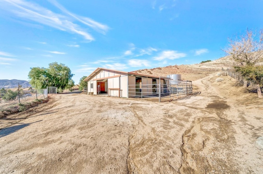 8545 Calva St, Palmdale CA  93551-7230 exterior