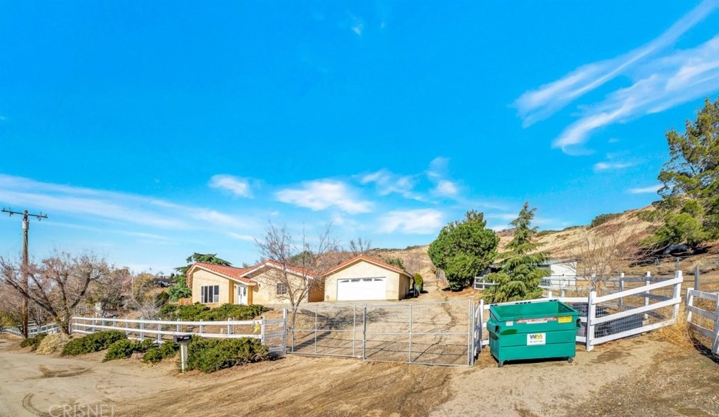 8545 Calva St, Palmdale CA  93551-7230 exterior