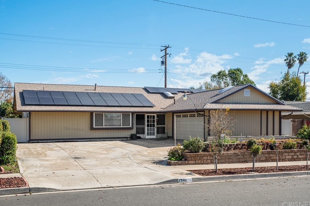 1746 Loma Dr, Camarillo, CA 93010-3715
