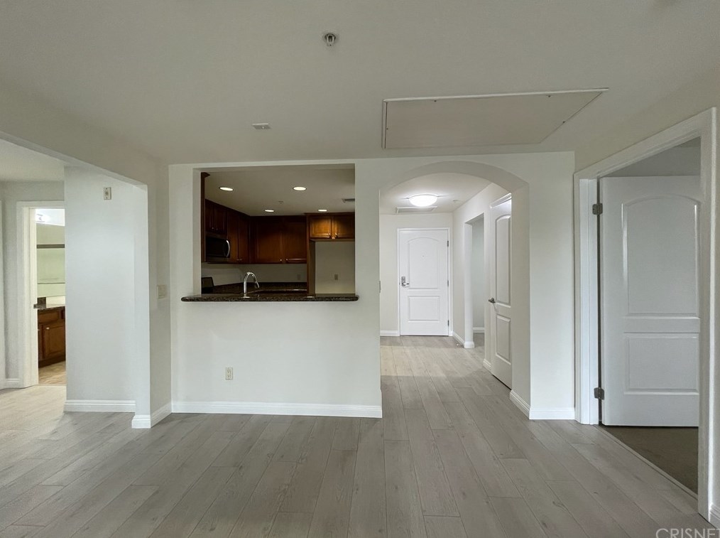 6800 Corbin Ave, Los Angeles CA  91335-3664 exterior