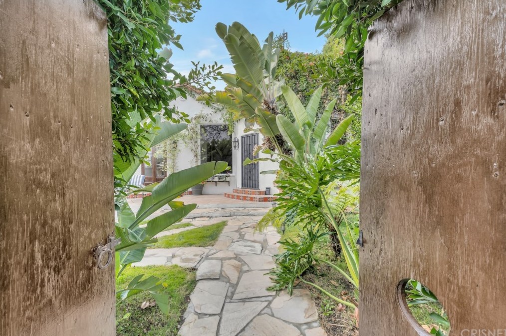717 Poinsettia Pl, Los Angeles, CA 90046-7621