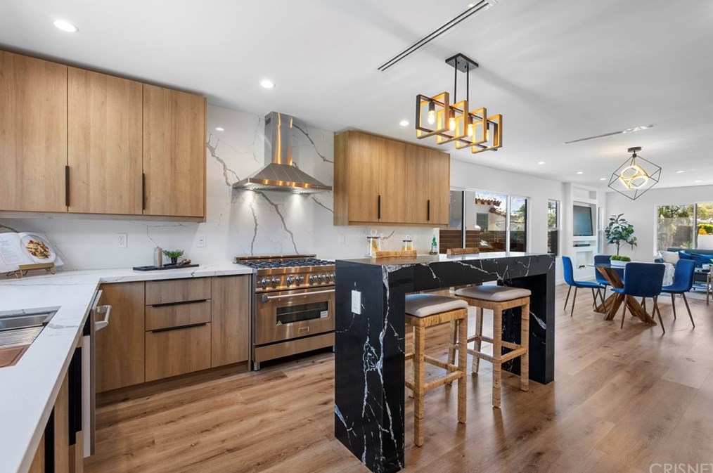 3826 Degnan Blvd, Los Angeles CA  90008-1931 exterior