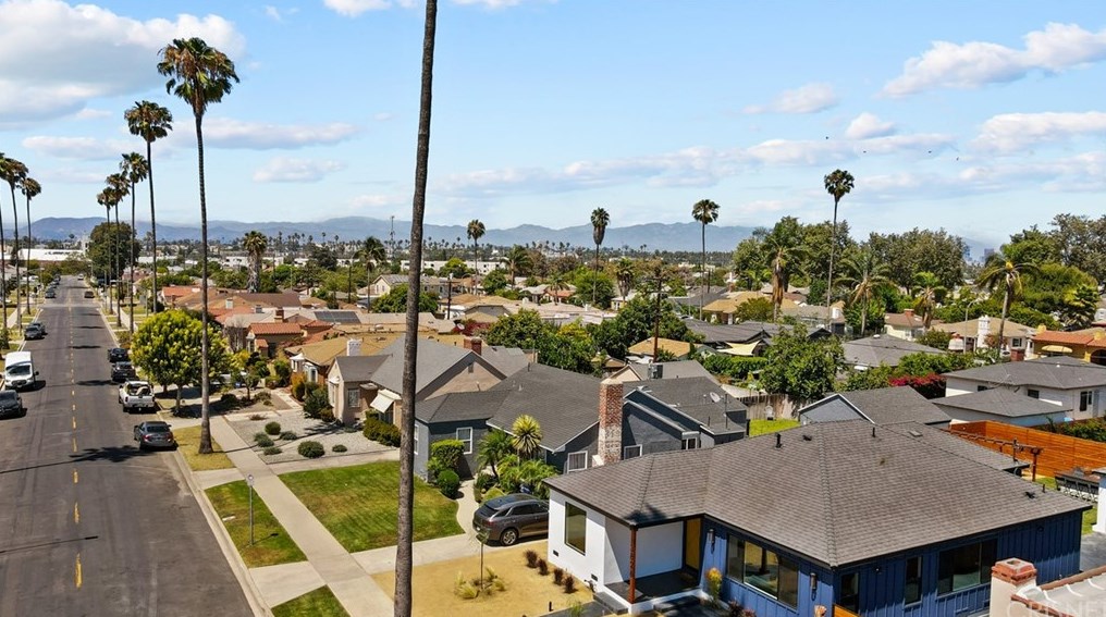 3826 Degnan Blvd, Los Angeles CA  90008-1931 exterior