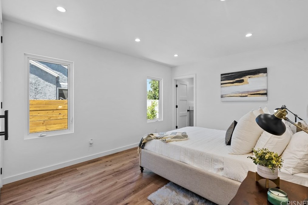 3826 Degnan Blvd, Los Angeles CA  90008-1931 exterior