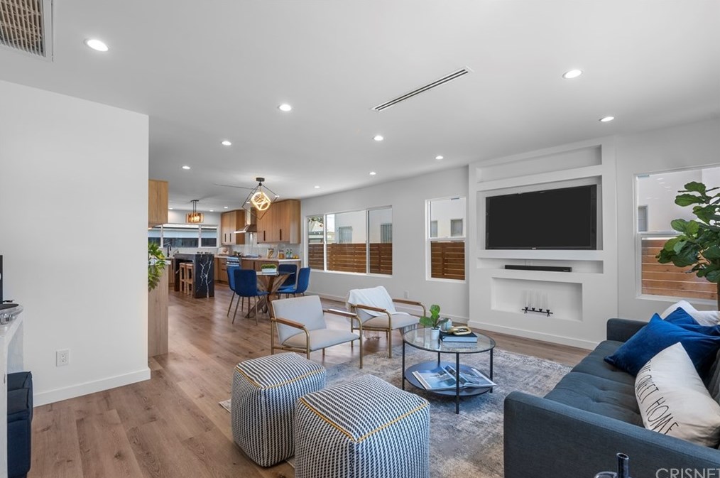 3826 Degnan Blvd, Los Angeles CA  90008-1931 exterior