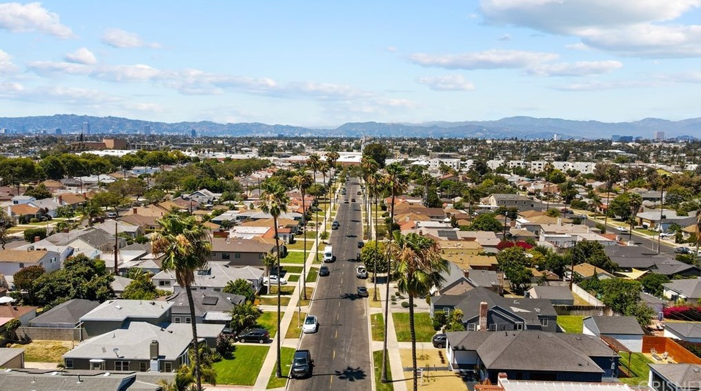 3826 Degnan Blvd, Los Angeles CA  90008-1931 exterior