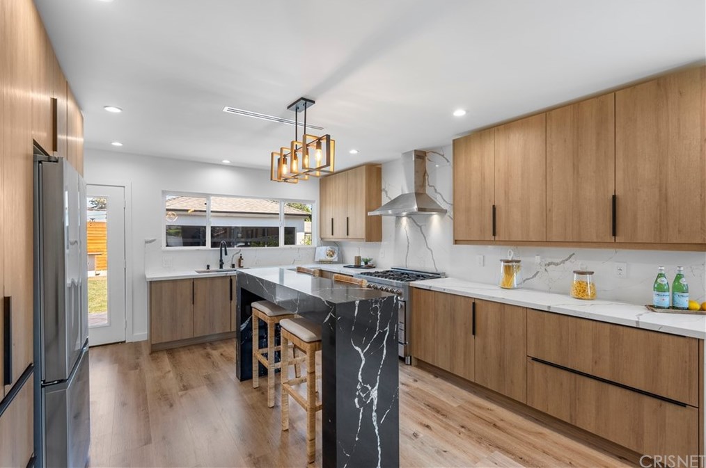 3826 Degnan Blvd, Los Angeles CA  90008-1931 exterior