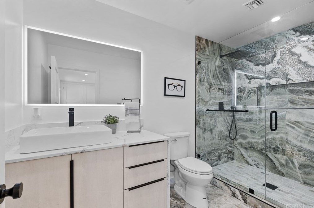 3826 Degnan Blvd, Los Angeles CA  90008-1931 exterior