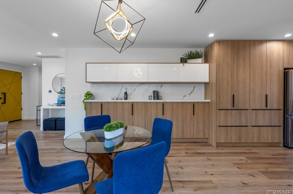 3826 Degnan Blvd, Los Angeles CA  90008-1931 exterior