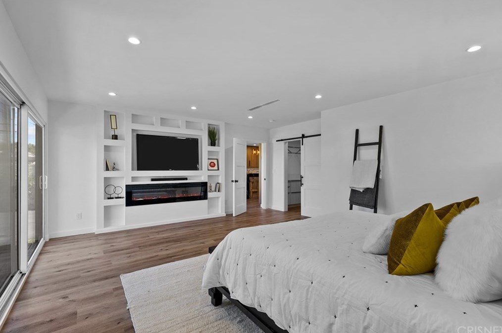 3826 Degnan Blvd, Los Angeles CA  90008-1931 exterior