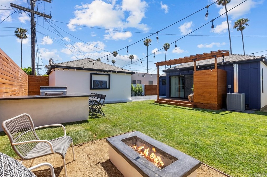 3826 Degnan Blvd, Los Angeles CA  90008-1931 exterior